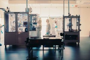 Au coeur du Laboratoire Innovation Cellule Batterie d'Ampere // Source : Ampere