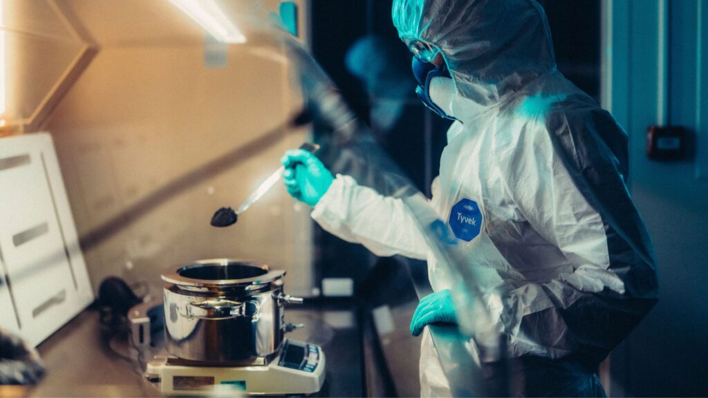 Au coeur du Laboratoire Innovation Cellule Batterie d'Ampere // Source : Ampere Au coeur du Laboratoire Innovation Cellule Batterie d'Ampere // Source : Ampere