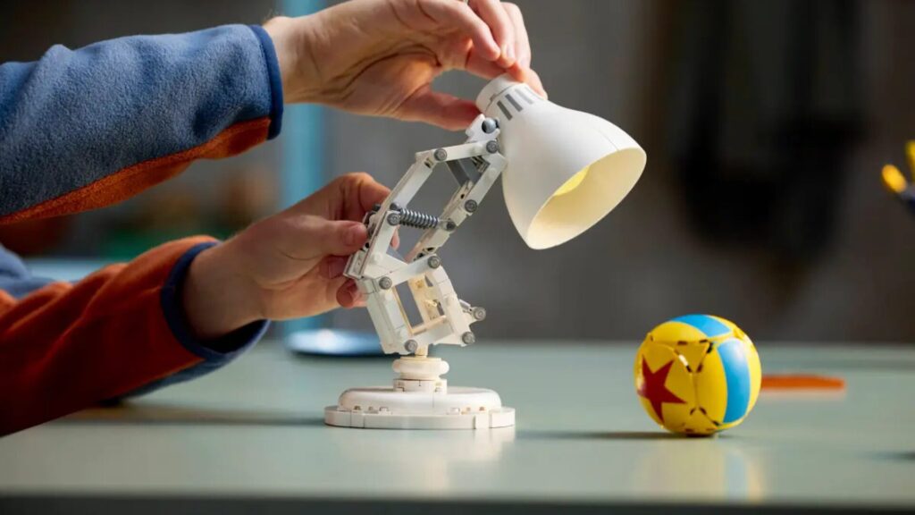 Lego Disney Pixar Luxo Jr. // Source : Lego