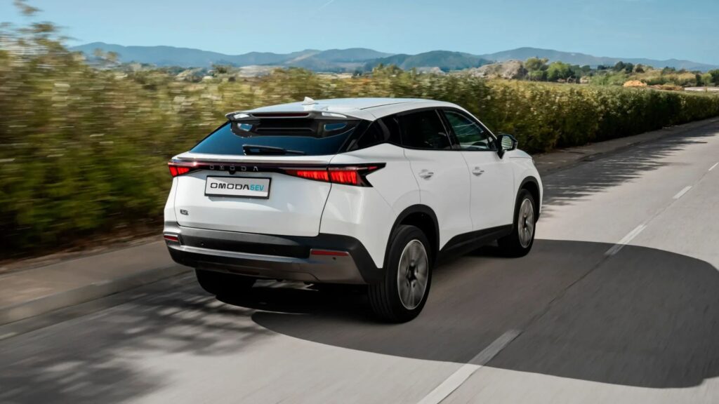 L'Omoda 5 électrique est vendu chez nos voisins européens mais ne le sera pas en France // Source : Omoda-Jaecoo L'Omoda 5 électrique est vendu chez nos voisins européens mais ne le sera pas en France // Source : Omoda-Jaecoo
