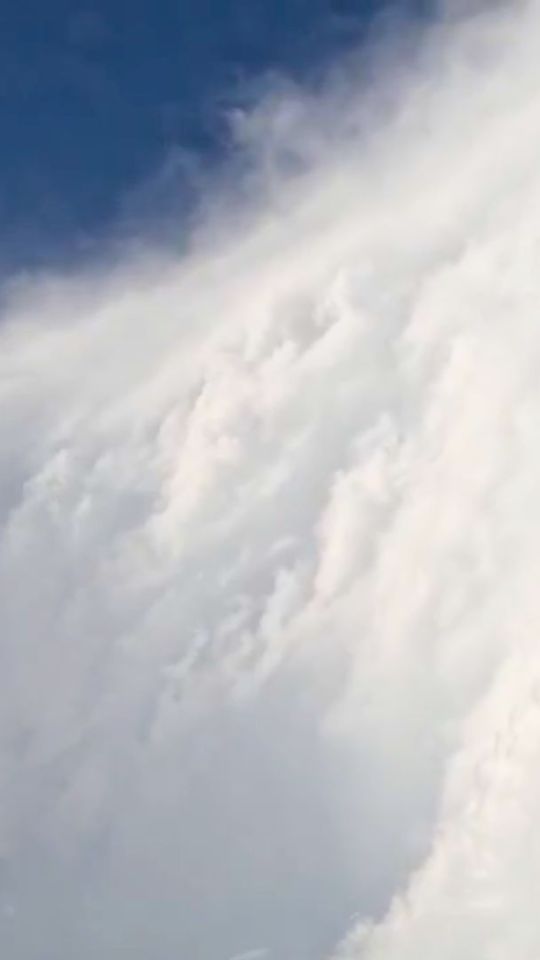 Passage à travers l'ouragan Mélissa. // Source : Capture d'écran X @FlynonymousWX Passage à travers l'ouragan Mélissa. // Source : Capture d'écran X @FlynonymousWX