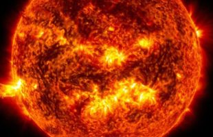 Les chercheurs ont travaillé pendant des années pour percer le mystère de la pluie solaire dans les éruptions solaires // Source : NASA/Goddard/SDO