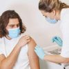 Vaccins covid et grippe. // Source : Canva
