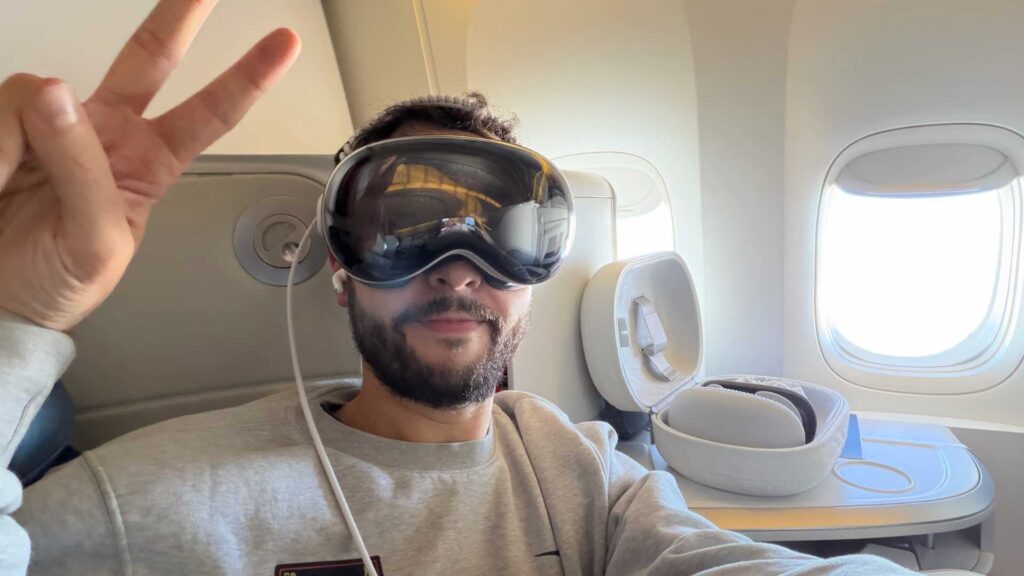 L'Apple Vision Pro est un produit incroyable en avion. // Source : Numerama L'Apple Vision Pro est un produit incroyable en avion. // Source : Numerama