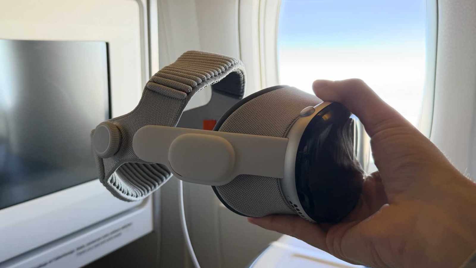 On a testÃ© le nouveau Vision Pro dâ€™Apple (M5) en longue durÃ©e dans un avion : enfin...