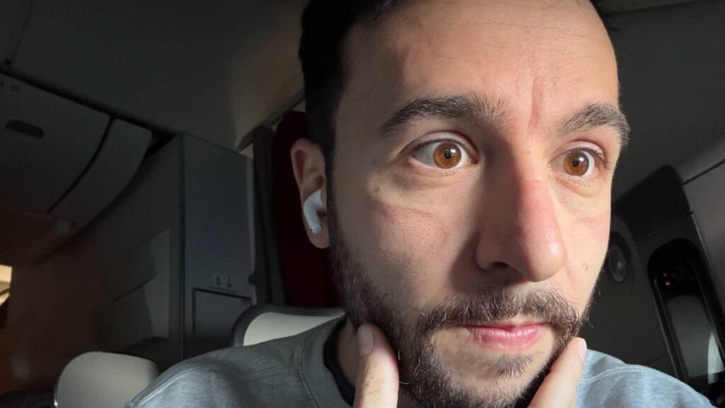 Même si la sangle appuie sur le haut du crâne, on a de grosses marques autour des yeux après une utilisation prolongée. Même si la sangle appuie sur le haut du crâne, on a de grosses marques autour des yeux après une utilisation prolongée.