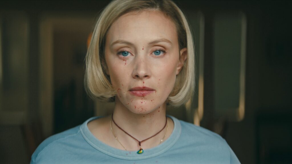 Sarah Gadon dans Indociles // Source : Netflix