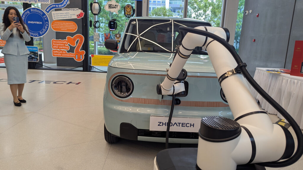 ZD Energy robot de recharge  // Source : Raphaelle Baut pour Numerama ZD Energy robot de recharge  // Source : Raphaelle Baut pour Numerama