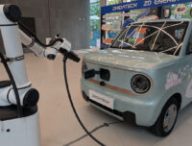ZD Energy a présenté ses robots chargeurs chez Renault Group Shanghai // Source : Raphaelle Baut pour Numerama ZD Energy a présenté ses robots chargeurs chez Renault Group Shanghai // Source : Raphaelle Baut pour Numerama