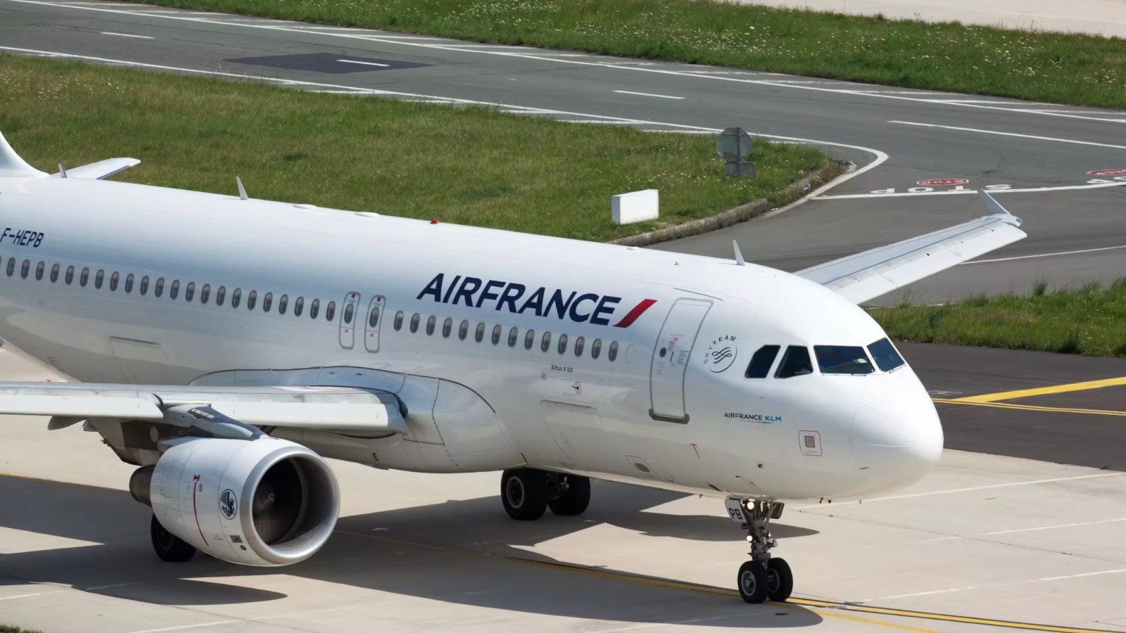 Airbus cloue 6 000 A320 au sol : tout comprendre Ã  la panne gÃ©ante causÃ©e par le soleil