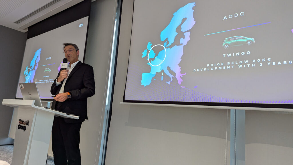 Philippe Brunet présente le rôle d'ACDC à Shanghai // Source : Raphaelle Baut pour Numerama