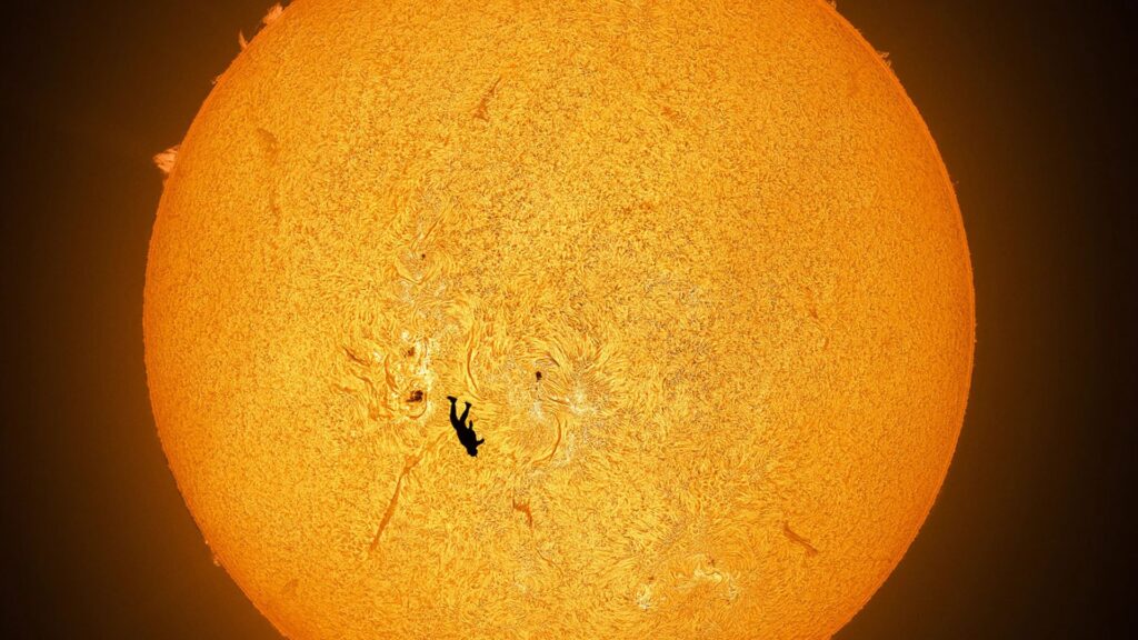 La photo, surréaliste, mais véritable. // Source : Andrew James McCarthy