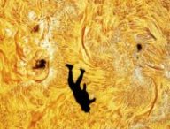 La photo, surréaliste. // Source : Via X @AJamesMcCarthy (photo recadrée)