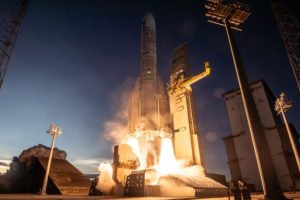 Décollage du lanceur Ariane 6 pour son vol VA265, le 4 novembre 2025 depuis le Centre Spatial Guyanais. // Source : CNES/ESA/Arianespace-ArianeGroup/Optique Vidéo CSG/P Piron, 2025 Décollage du lanceur Ariane 6 pour son vol VA265, le 4 novembre 2025 depuis le Centre Spatial Guyanais. // Source : CNES/ESA/Arianespace-ArianeGroup/Optique Vidéo CSG/P Piron, 2025