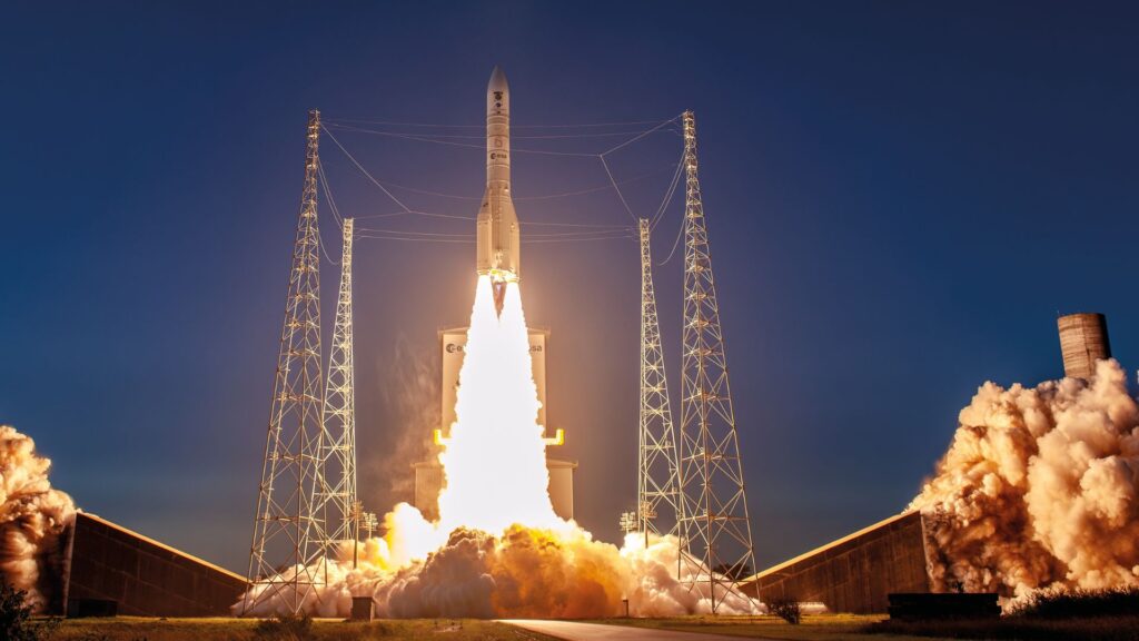 D&eacute;collage du lanceur Ariane 6 pour son vol VA265, le 4 novembre 2025 depuis le Centre Spatial Guyanais. // Source : CNES/ESA/Arianespace-ArianeGroup/Optique Vid&eacute;o CSG/P Piron, 2025 (photo recadr&eacute;e)