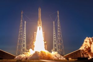 Décollage du lanceur Ariane 6 pour son vol VA265, le 4 novembre 2025 depuis le Centre Spatial Guyanais. // Source : CNES/ESA/Arianespace-ArianeGroup/Optique Vidéo CSG/P Piron, 2025 (photo recadrée)