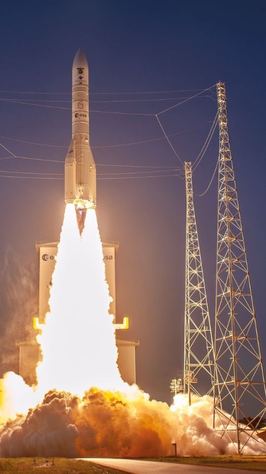 Décollage du lanceur Ariane 6 pour son vol VA265, le 4 novembre 2025 depuis le Centre Spatial Guyanais. // Source : CNES/ESA/Arianespace-ArianeGroup/Optique Vidéo CSG/P Piron, 2025 (photo recadrée)