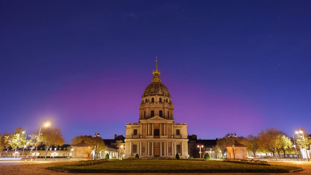 Aurores boréales vues au-dessus de Paris cette nuit. // Source : Yoël Taïeb