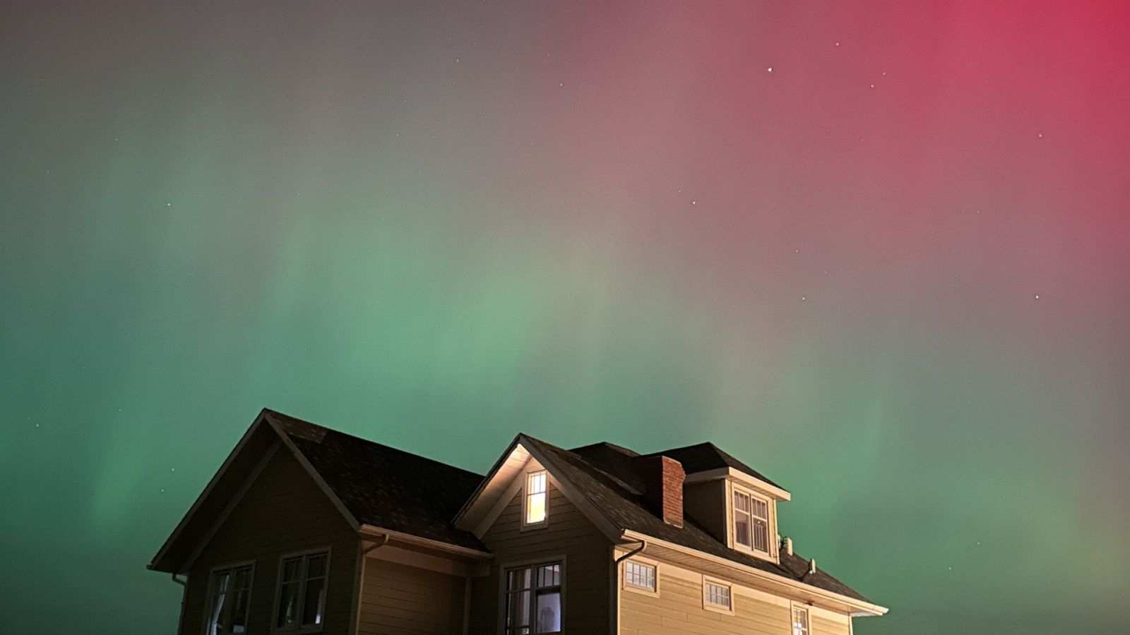 Aurores borÃ©ales en France : profitez du spectacle maintenant, car il faudra certainement...