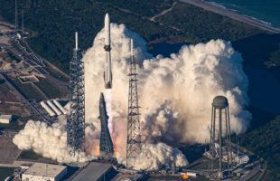 Décollage de la fusée New Glenn. // Source : Via X @JeffBezos (photo recadr&e)