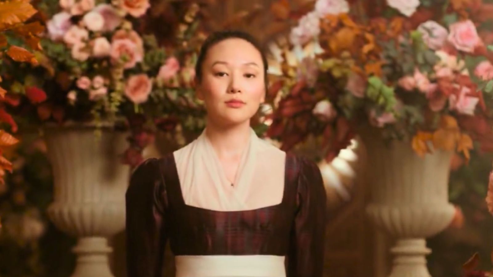 Les fans de Bridgerton sont obsÃ©dÃ©s par ce dÃ©tail dans les premiÃ¨res images de Sophie