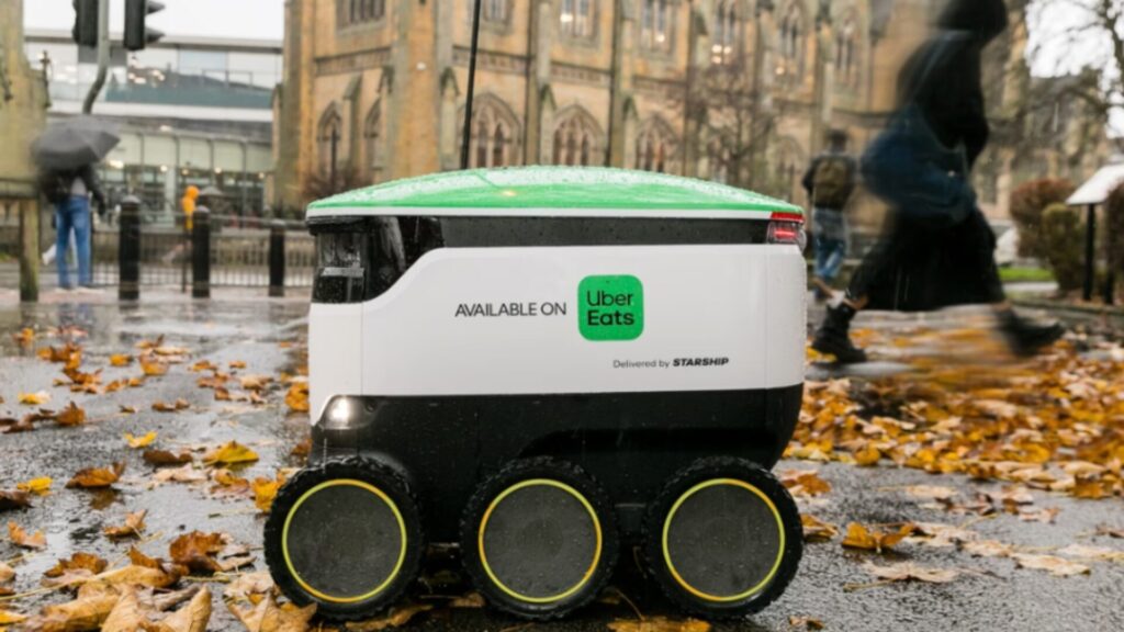 Uber va pour la première fois proposer des livraisons par des mini-robots en Europe. // Source : Starship 