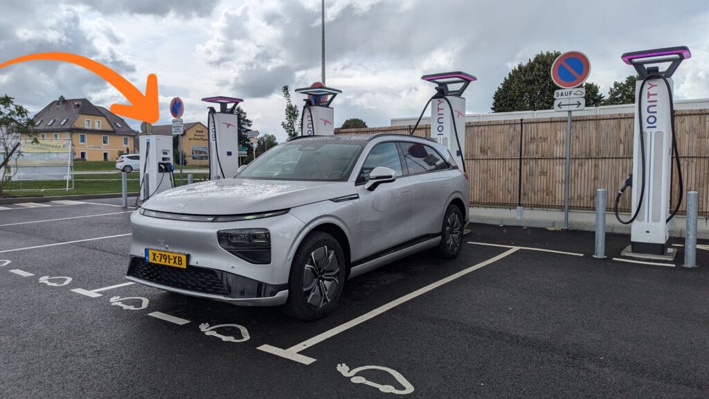 Exemple de station Ionity de supermarché // Source : Raphaelle Baut Exemple de station Ionity de supermarché // Source : Raphaelle Baut