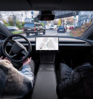 J'ai testé la conduite autonome de Tesla (FSD) et j'ai été bluffé. // Source : Tesla