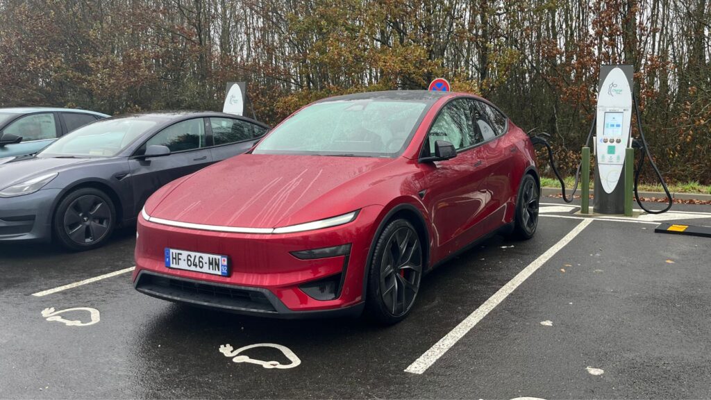 Le Tesla Model Y Performance (2025) à l'essai. // Source : Robin San Vicente pour Numerama