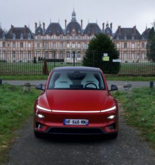 Le Tesla Model Y Performance (2025) à l'essai. // Source : Robin San Vicente pour Numerama Le Tesla Model Y Performance (2025) à l'essai. // Source : Robin San Vicente pour Numerama