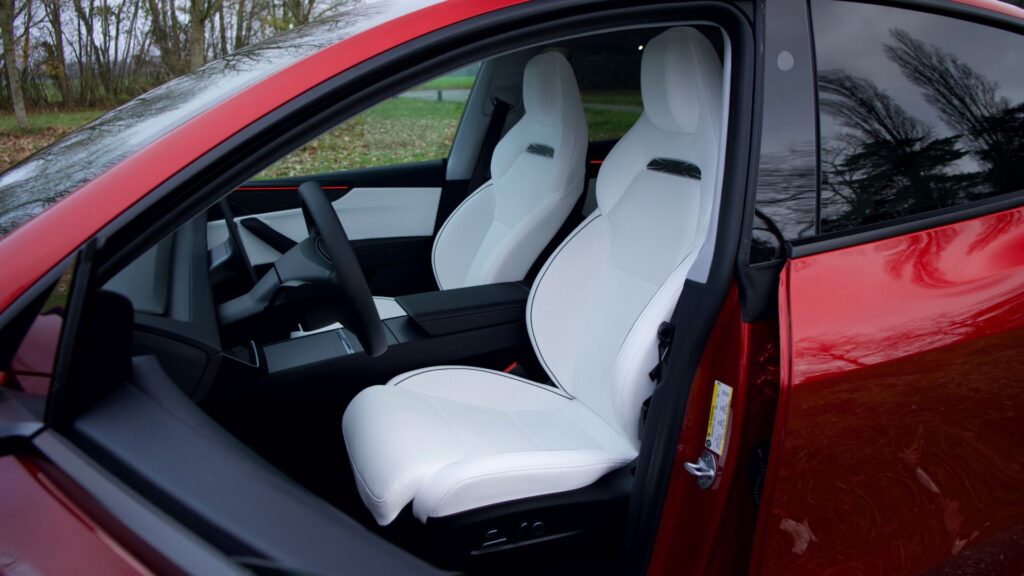 Le Tesla Model Y Performance (2025) à l'essai. // Source : Robin San Vicente pour Numerama