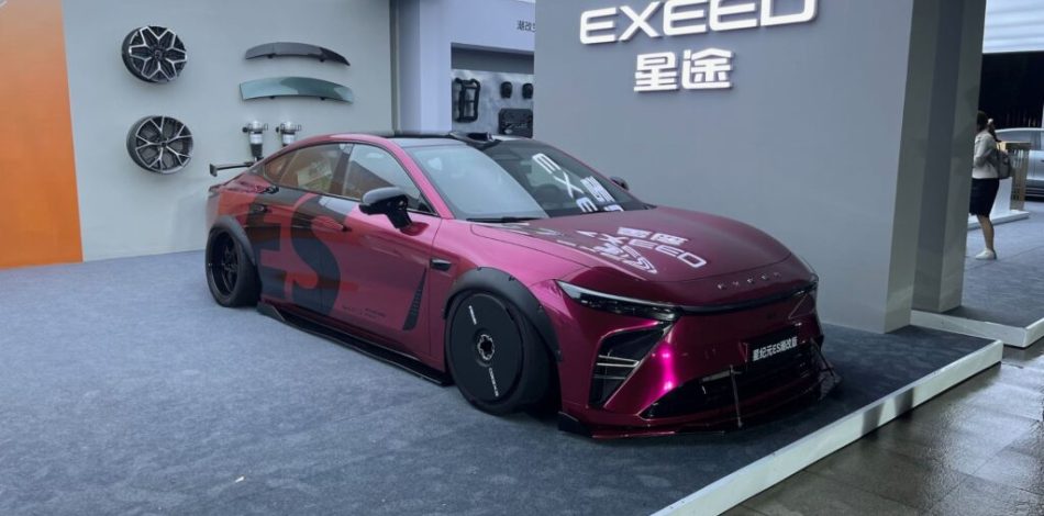 On a découvert Exeed, baptisée Exlantix en Europe, la marque premium du groupe Chery // Source : Robin San Vicente pour Numerama On a découvert Exeed, baptisée Exlantix en Europe, la marque premium du groupe Chery // Source : Robin San Vicente pour Numerama