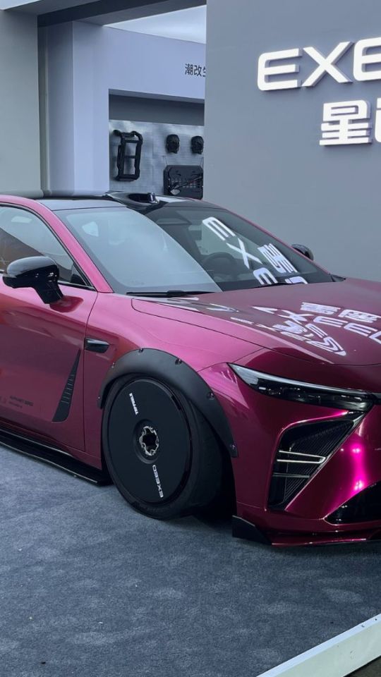 On a découvert Exeed, baptisée Exlantix en Europe, la marque premium du groupe Chery // Source : Robin San Vicente pour Numerama