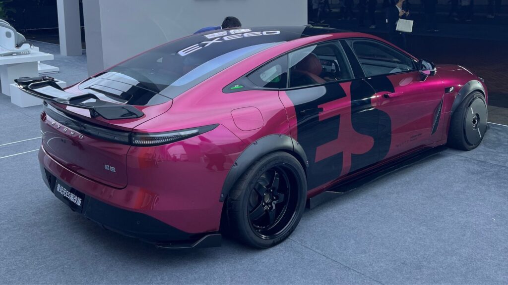 On a découvert Exeed, baptisée Exlantix en Europe, la marque premium du groupe Chery // Source : Robin San Vicente pour Numerama