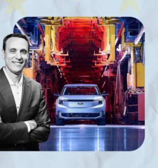 Jim Baumpick nouveau patron de Ford Europe // Source : Montage Numerama avec Canva Jim Baumpick nouveau patron de Ford Europe // Source : Montage Numerama avec Canva