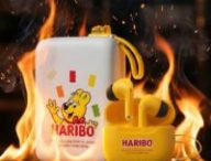 Les accessoires Haribo en feu. // Source : Image générée par Nano Banana Pro
