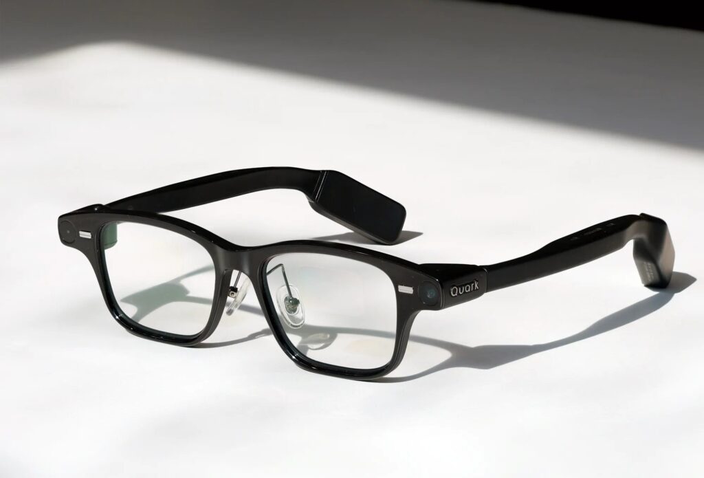 Les Alibaba Quark AI Glasses S1.