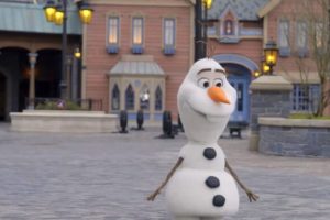 Olaf de la Reine des Neiges. // Source : Disneyland Paris