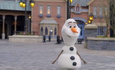 Olaf de la Reine des Neiges. // Source : Disneyland Paris