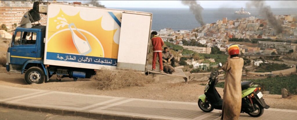 Dans le second épisode de Pluribus, le camion utilisé pour ramasser des corps est dédié aux bouteilles de lait. Un joli clin d'œil.