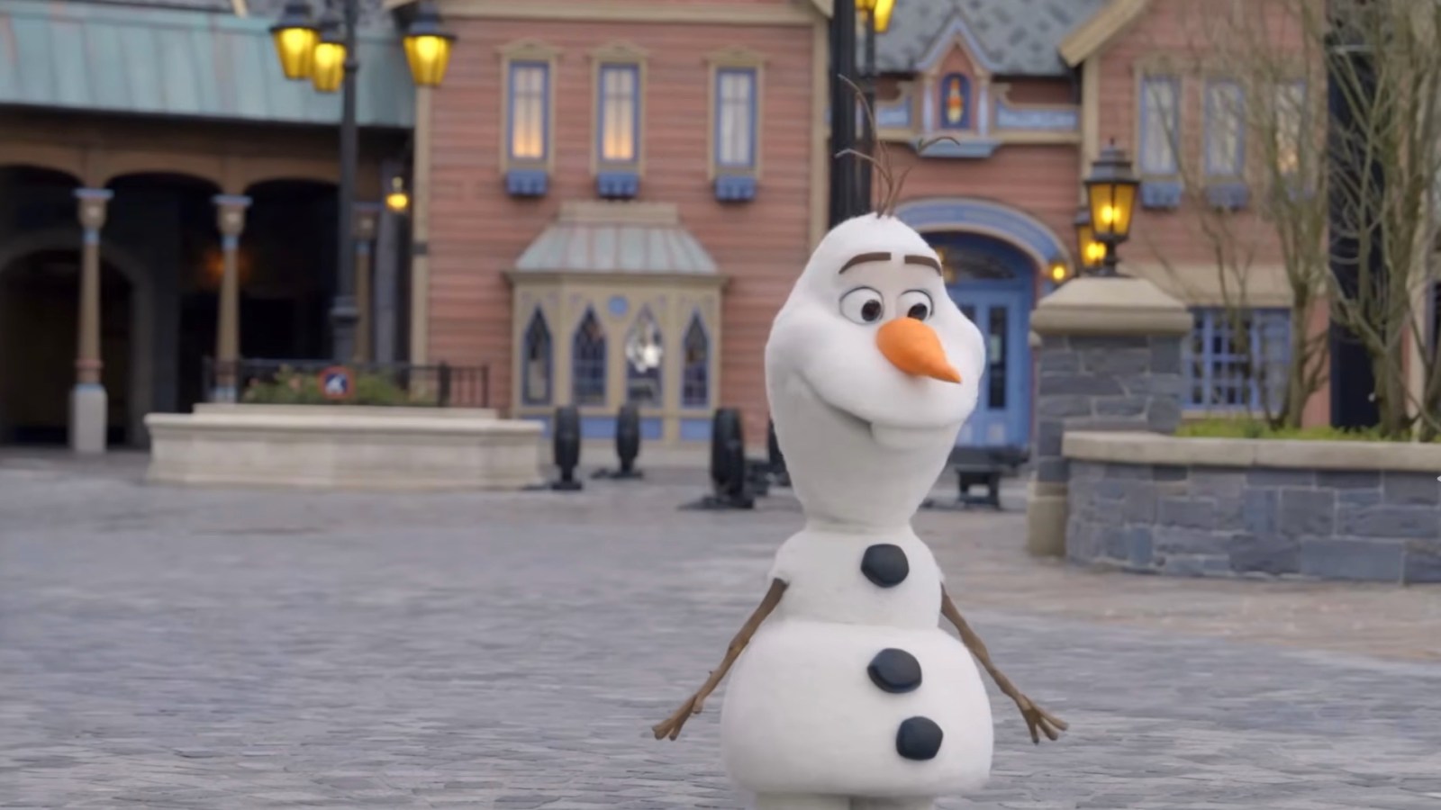 On a vu le robot Olaf de Disneyland en vrai : une rÃ©volution pour les parcs dâ€™attraction ?