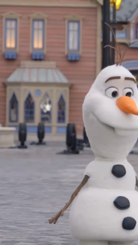 Olaf de la Reine des Neiges. // Source : Disneyland Paris