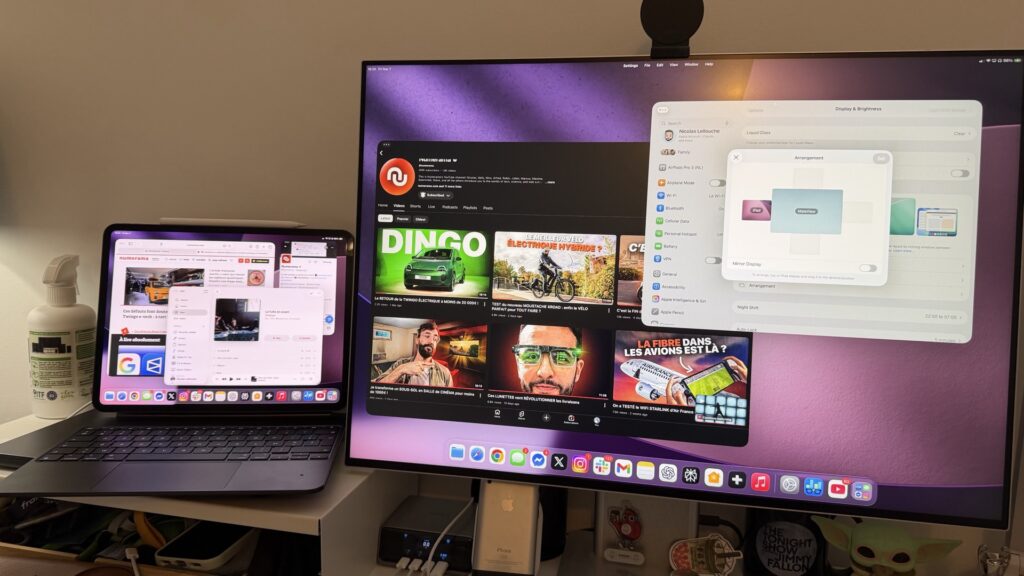 Sur un écran externe, iPadOS 26 a la fâcheuse tendance à bloquer des fenêtres dans le coin de l'écran, à mal supporter la disposition des écrans et où à ne pas afficher les applications au bon endroit. Sur un écran externe, iPadOS 26 a la fâcheuse tendance à bloquer des fenêtres dans le coin de l'écran, à mal supporter la disposition des écrans et où à ne pas afficher les applications au bon endroit.