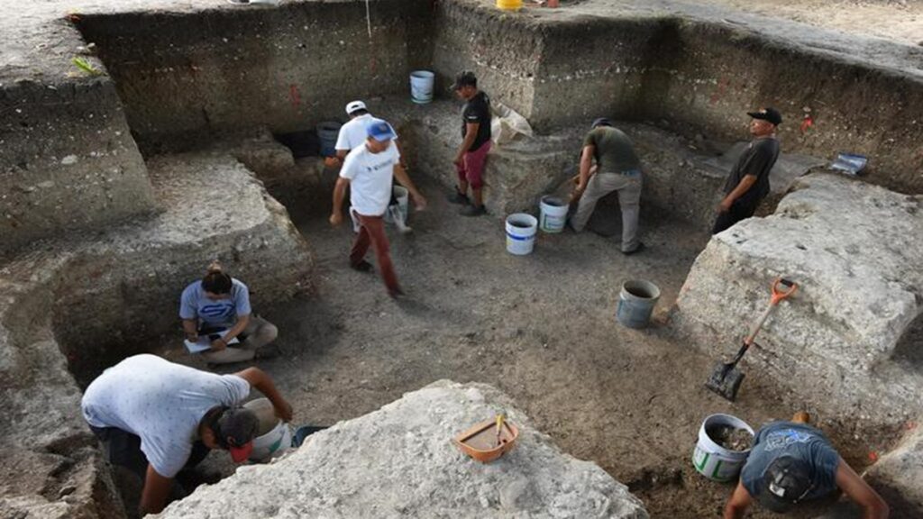 Une structure en forme de croix retrouvée au centre d'une ancienne cité Maya Une structure en forme de croix retrouvée au centre d'une ancienne cité Maya