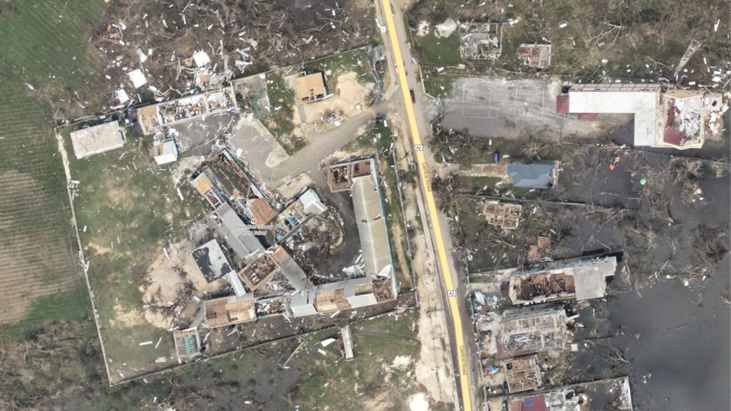 Dommages sur une école à Black River. // Source : Capture d'écran NOAA