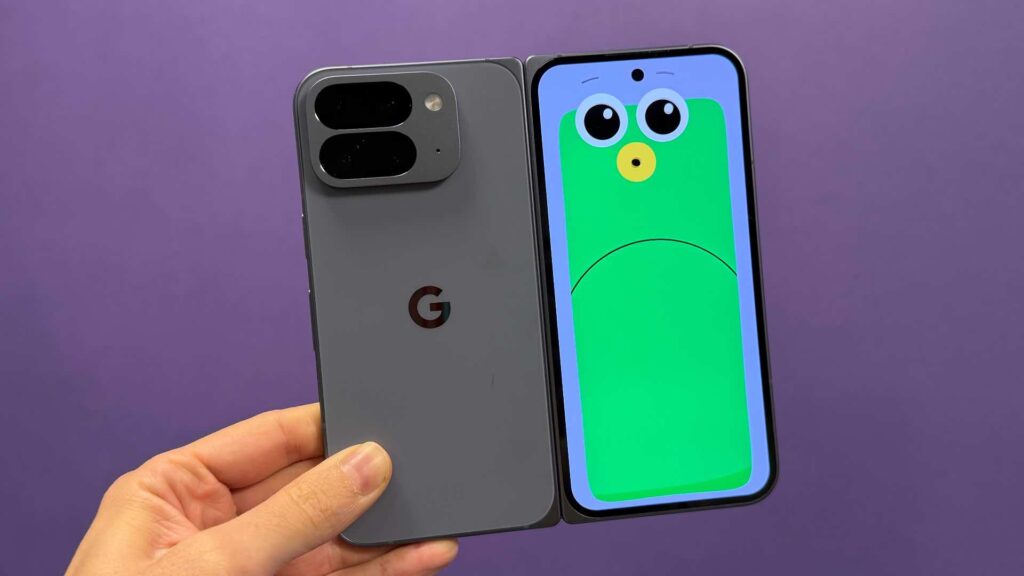 Le mode enfant permet d'utiliser l'écran arrière pour attirer le regard. // Source : Numerama