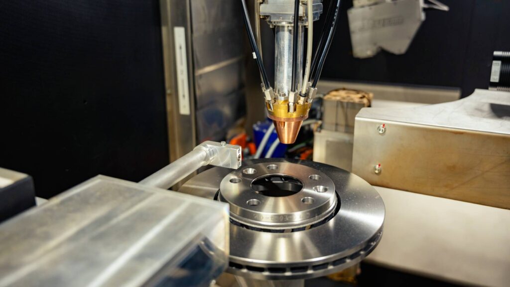 Fonctionnement du laser cladding sur les disques de frein // Source : Renault