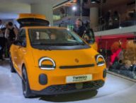 Renault Twingo jaune mango lors du reveal // Source : Raphaelle Baut pour Numerama Renault Twingo jaune mango lors du reveal // Source : Raphaelle Baut pour Numerama