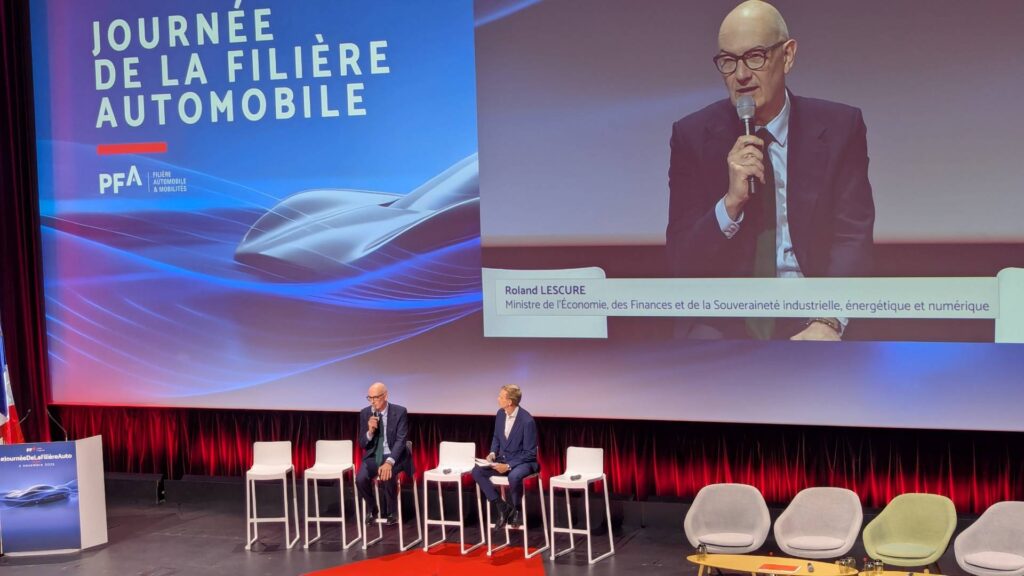 Roland Lescure à la journée de la filière automobile 2025 demande de la gratiude // Source : Raphaelle Baut pour Numerama