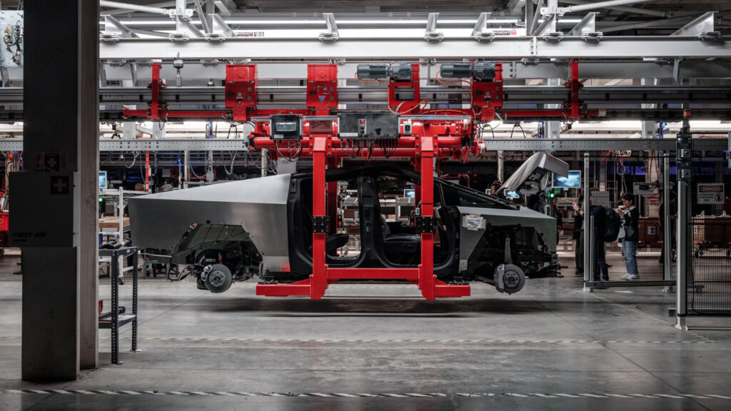 Production du Cybertruck &agrave; la gigafactory d'Austin // Source : Tesla